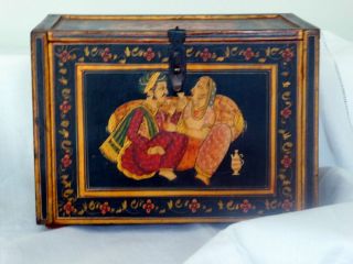 VINTAGE INDIAN MARRIAGE CHEST HANDPAINTED WITH MUGHAL FIGURES OF BRIDE & GROOM 3