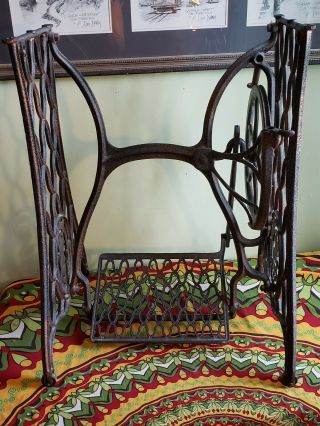 Vtg Singer Treadle Sewing Machine Ornate Cast Iron Table Base Legs Steampunk