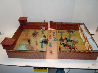 Old Louis Marx Carry - All Action Fort Apache Play Set Metal Box 4685 & Figures