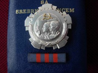 SFRJ YUGOSLAVIA - ORDER OF LABOR WITH SILVER WREATH (THIRD CLASS) IN CASE 5
