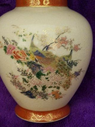 VINTAGE JAPANESE SATSUMA HAND PAINTED Gold accents Peacock Vase 4
