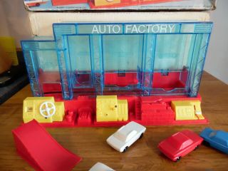 1960s MINI CAR FACTORY Child Guidance Motorized {WORKS} Assembly Line Toy Rare 6