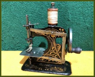 Rare Antique - Tiny - Muller Model 0 Toy Hand Crank Sewing Machine