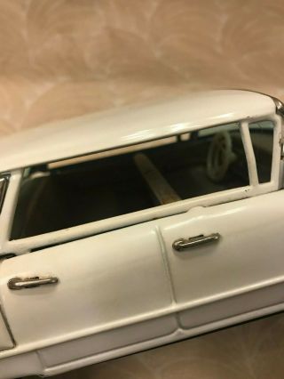 VINTAGE SIGN OF QUALITY CADILLAC 4 - DOOR TIN TOY CAR WHITE (A22) 8