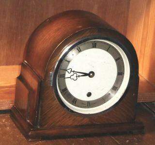 Vintage Elliott Pendulum Driven Wooden Mantel Clock,  Gwo