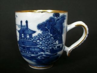 Pretty Chinese 18th C Qianlong Blue And White Pagoda Lake Tea Cup Vase Bowl 6