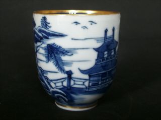 PRETTY CHINESE 18th C QIANLONG BLUE AND WHITE PAGODA LAKE TEA CUP VASE BOWL 6 4