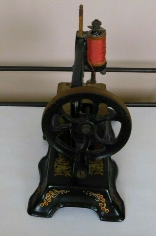 Antique F W Muller Cast Iron Hand Crank Child ' s Sewing Machine,  Made in Germany 3
