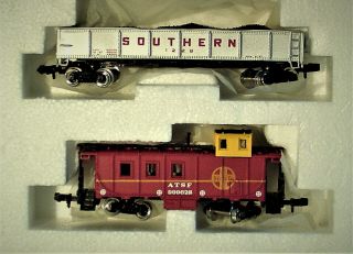 BACHMANN HIGHBALLER TRAIN SET - N SCALE - SANTA FE ENGINE,  3 CARS & TRACK 4