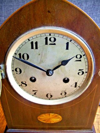 Antique 1930 ' s Oak Mantel Clock with Inlaid Design (with Key and Pendulum Time) 4