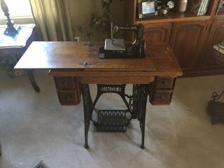1906 Singer Model 24 Treadle Sewing Machine In Cabinet