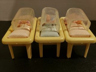 Vintage Renwal Hospital Nursing Set Rare Baby Cribs With Plastic Oxygen Covers 2