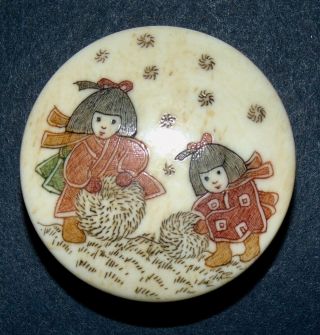 Vintage Scrimshaw Bovine Bone Chinese Children Playing Button 5116a