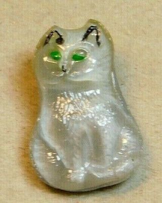 Small Antique Vintage Button Realistic Moonglow Glass Kitty Cat D411/16