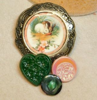 Vintage BUTTONS Bunny Print in Metal Green Glass Heart Moonglow & Pink Luster B2 2