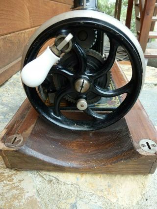 Antique Vesta Hand Crank Sewing Machine 1920 ' s? 6