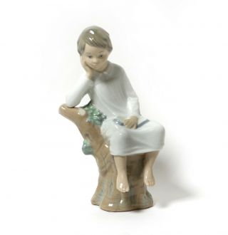 Porcelain Figurine Girl With Book.  Spain,  Lladro.
