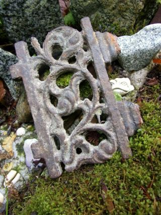 1800 ' s antique iron fence fragment very old & primitive great for garden art 6