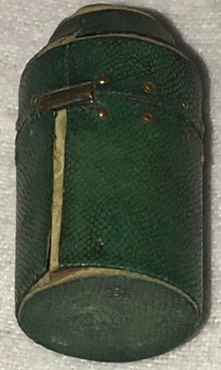 A Pretty 18th Century Gold Thimble In Shagreen Case. 2