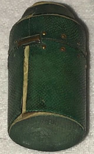 A Pretty 18th Century Gold Thimble In Shagreen Case. 5