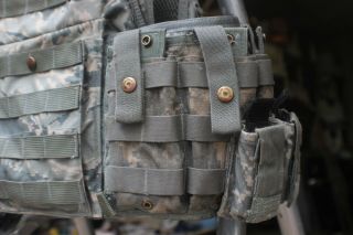 ABU DIGITAL PLATE CARRIER VEST WITHOUT PANELS AND HAS 4 MAG POUCHES GC C PIC 2