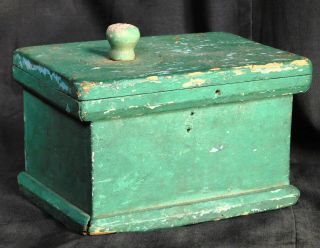 Early Country Green Tiny Primitive Box Old Paint Off Center Top Knob Treen