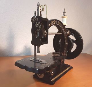 Rare - Grant Brothers Sewing machine - circa 1870,  Hand Crank,  England Style 8