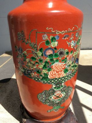 ANTIQUE CHINESE PORCELAIN VASE FAMILLE VERTE ON CORAL 19th Century WITH STAND 4