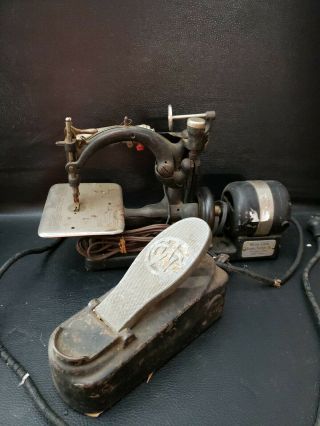 Antique Willcox and Gibbs electric sewing machine with pedal 10