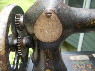 Antique F W Muller Cast Iron Hand Crank Child ' s Sewing Machine Model 2232 3