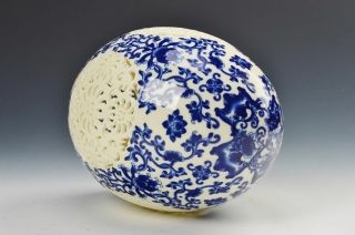 Chinese Blue and White porcelain Egg shape Openwork carving art d02 2
