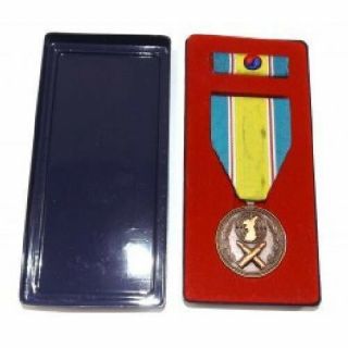 Korean War Service Medal Military 50th Anniversary Set In Case