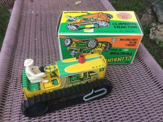 Vintage MARX TIN LITHO WIND UP SPARKLING CLIMBING TRACTOR 904 w/Orig BOX 2