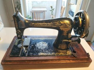 Vintage Old Antique Singer Sewing Machine Hand Crack Model 27 - 1904