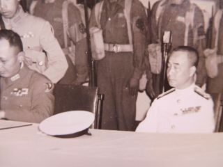 RARE 5x7 WWII Chinese photograph of Chinese singing Surrender papers 4