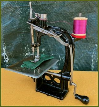 RARE ANTIQUE SPENSER - BOSTON - SMALL CAST IRON TOY HAND CRANK SEWING MACHINE 2