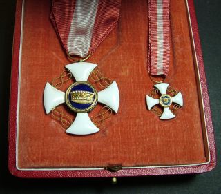 1900 Kingdom Italy Gold Order Of The Crown Of Italy And Small Cross Or Box