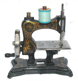 Antique cast - iron toy/miniature sewing machine 2