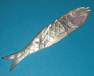 Fine Victorian Hand Carved Mother Of Pearl Novelty Fish Shaped Needle Case Etui