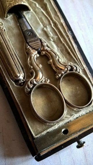 Antique French Gold 18K Sewing Set Needles Case Thimble Scissors 5