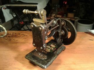 Charles Raymond England Style Sewing Machine Civil War Era Smooth Operator 2