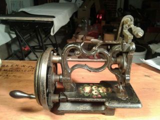 Charles Raymond England Style Sewing Machine Civil War Era Smooth Operator 4