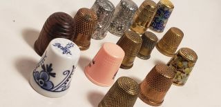 13 OLD THIMBLES - FOR SEWING - WOOD - PORCELAIN - ADVERTISING - ENAMEL - BRASS - NR 2