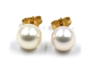 Vintage Mikimoto 8.  2mm Pearl Stud Earrings 18k Yellow Gold Designer Signed