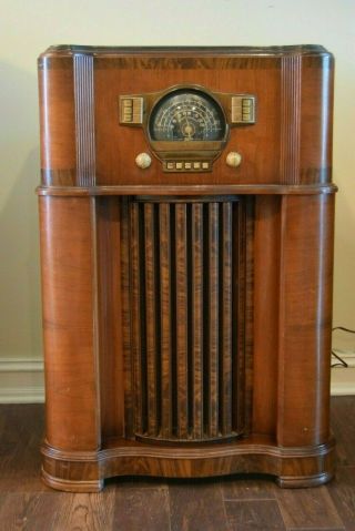 1939 Antique Art Deco Pre - Wwii Zenith 7a02 Am/shortwave Console Radio Showroom