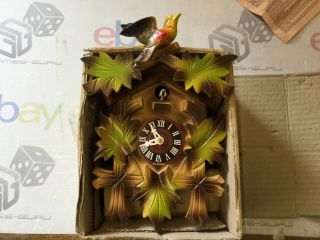 Vintage Wooden Pretty Cuckoo Clock With Moveable Birds Bnib