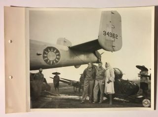 Pat Obrien,  T/sgt.  Stanley Potts & Jinx Falkenburg Walk Past A B - 25 Mit