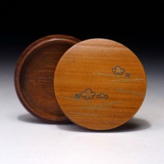 IM5: Japanese Lacquered Wooden Incense Case,  Kogo by Famous Seifu Kanematsu 2