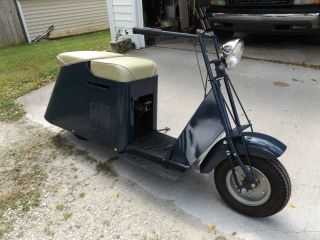 ANTIQUE & VINTAGE 1945 CUSHMAN MODEL 50 STEP - THRU SCOOTER - OVER THE TOP RESTORED 3