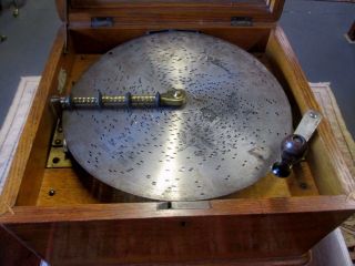 Fine Antique Regina Oak Table Top Music Box Patent 1896 11 " Disc.  Great